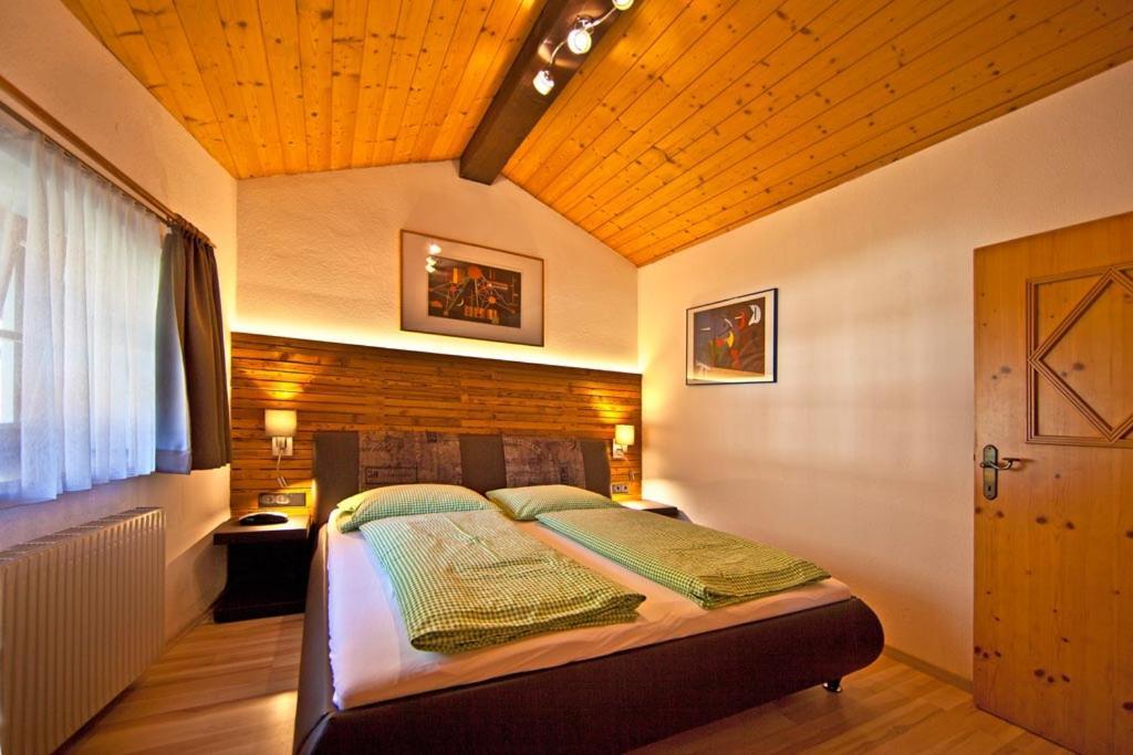 Landhotel Rauchenwalderhof Mayrhofen Oda fotoğraf